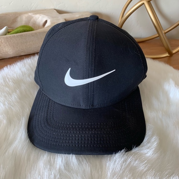 nike dri fit snapback